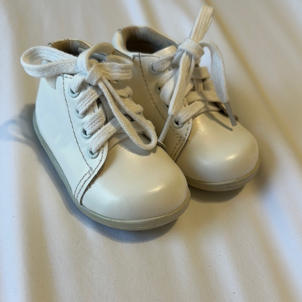 Stride Rite - Infants White Lace-Up Leather Walking Shoes